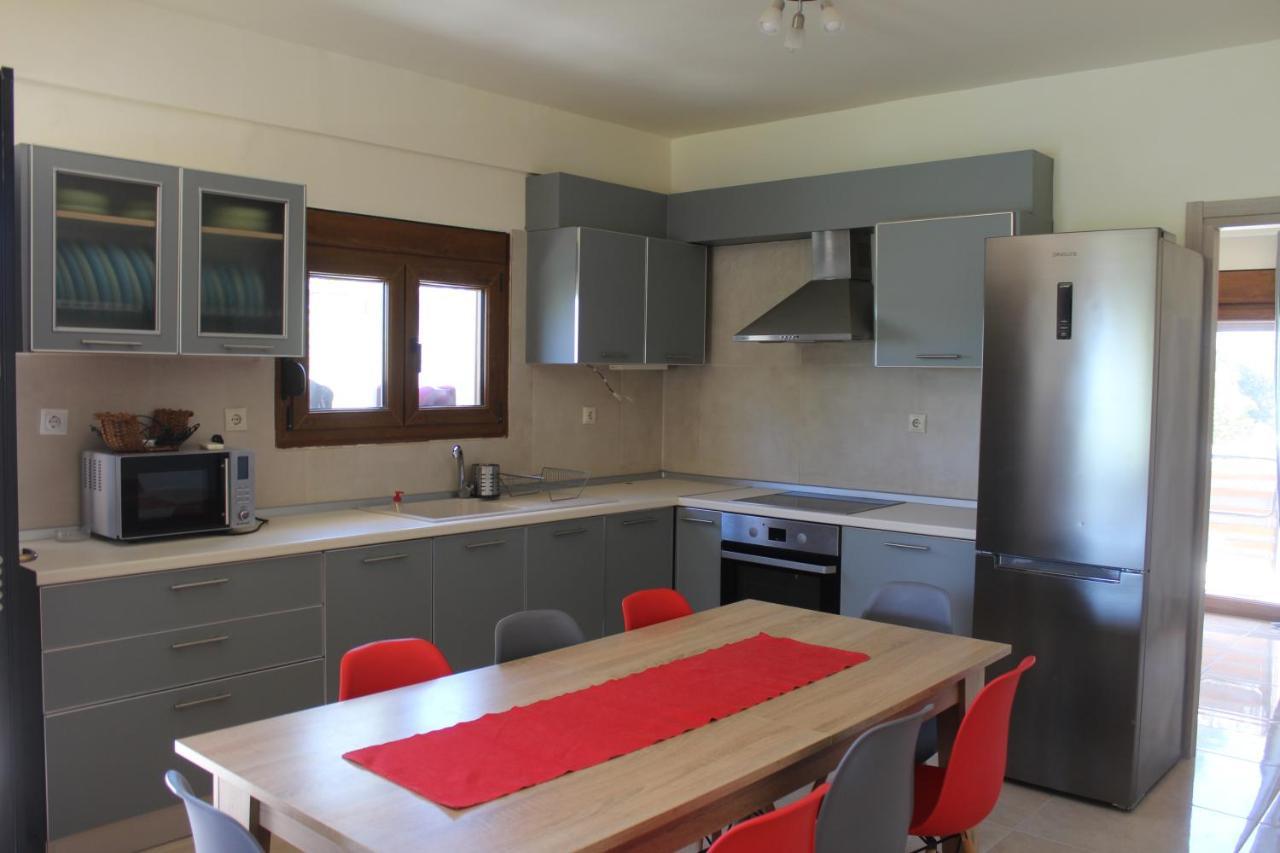 Vila Petra Afytos Exteriér fotografie