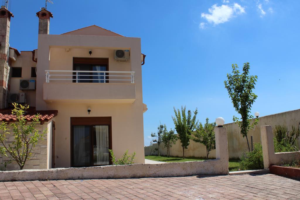 Vila Petra Afytos Exteriér fotografie