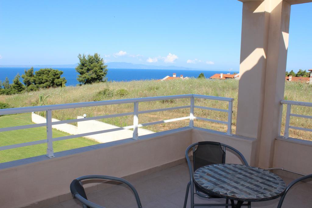 Vila Petra Afytos Exteriér fotografie